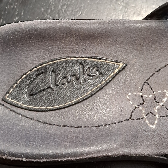 Clarks Black Leather Open Toe Slides  Size 7M - Picture 4 of 10